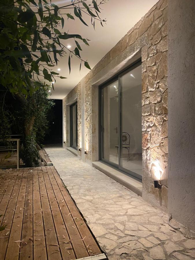 גאוביה Marina Vista Luxury Studio Suites Beach Front מראה חיצוני תמונה
